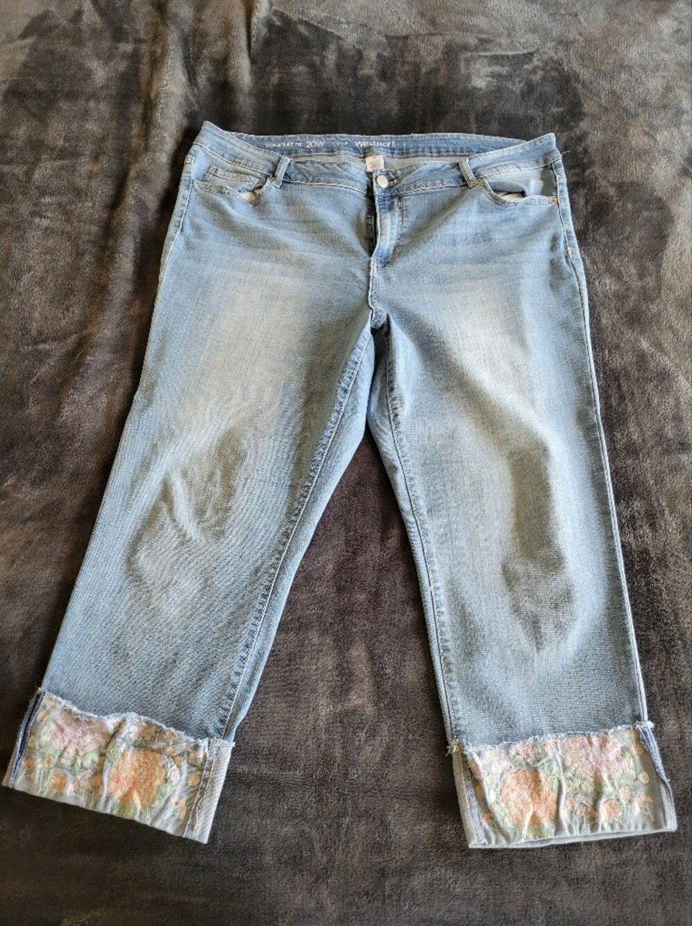 Westport Floral Embroidered Crop Light Wash Jeans